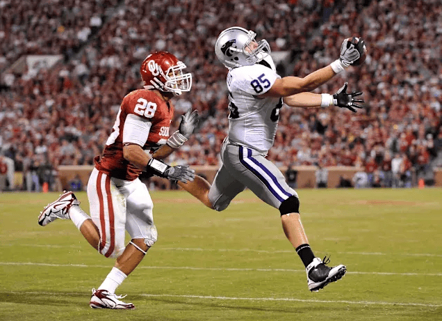 APEX PWR co-founder Jeron Mastrud making a catch as a tight end for Kansas State against Oklahoma